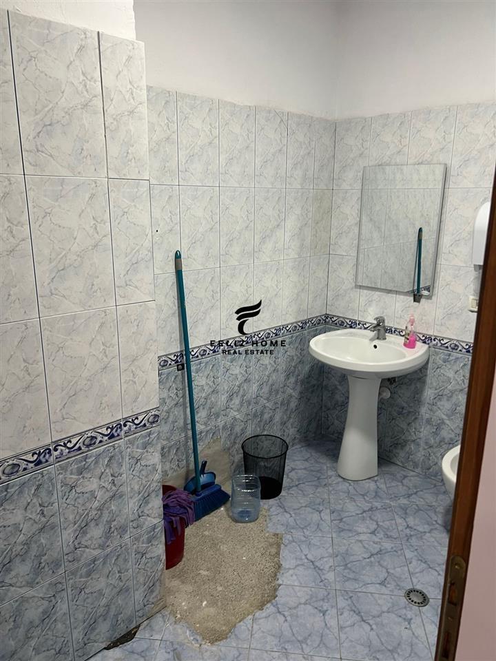Commercial Space for Rent 130 m2 Block 1,000 Euro