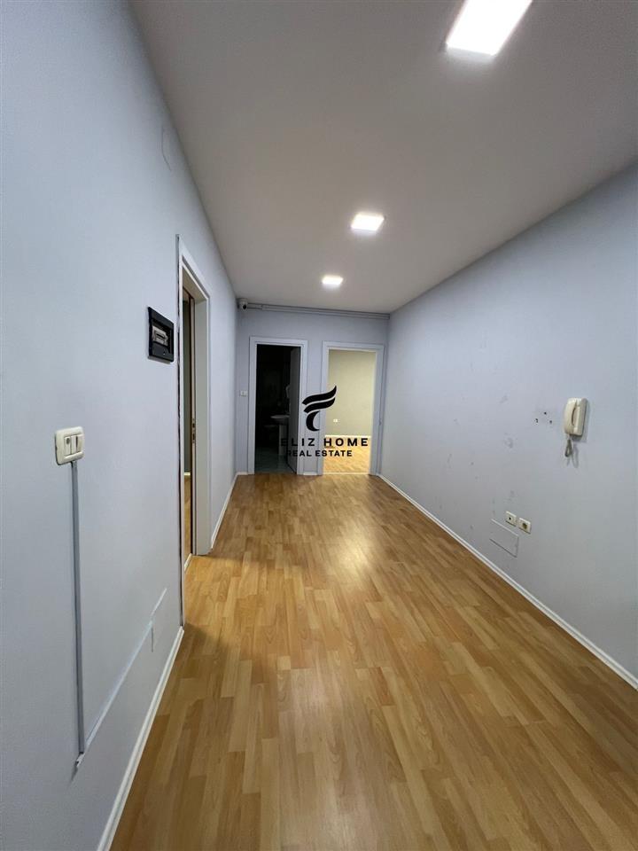 Commercial Space for Rent 130 m2 Block 1,000 Euro