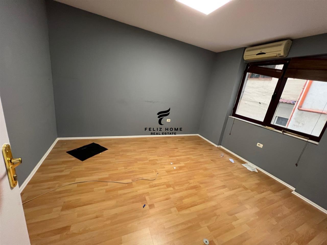 ZYRE ME QERA 130 M2 BLLOK 1.000 EURO