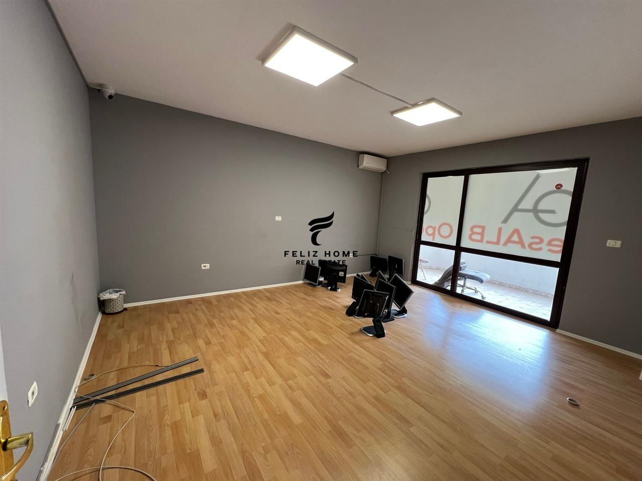 Commercial Space for Rent 130 m2 Block 1,000 Euro