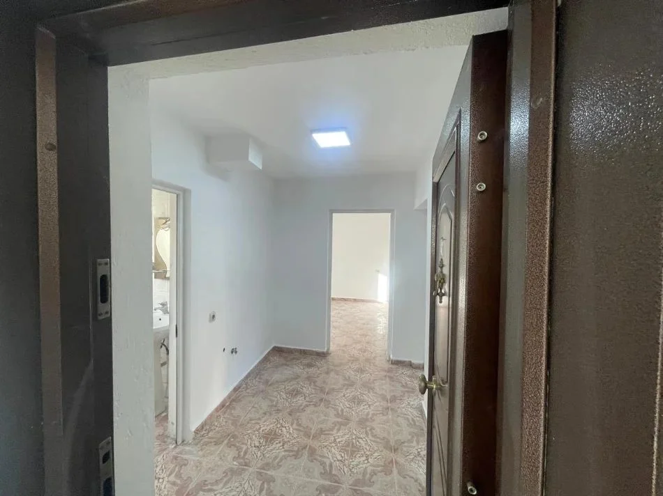 Tirane, jepet me qera apartament 2+1 Kati 3, 80 m² 500 € (Rruga Ferit Xhajko)