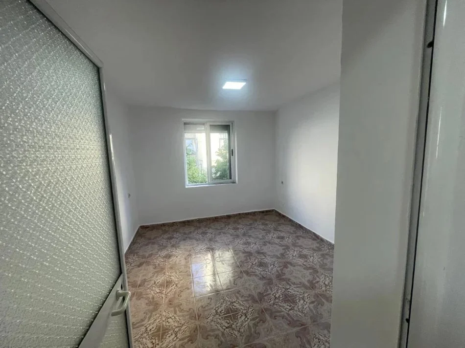 Tirane, jepet me qera apartament 2+1 Kati 3, 80 m² 500 € (Rruga Ferit Xhajko)