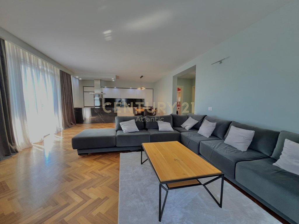 APARTAMENT LUXURY PER QERA NE PLAZH ILIRIA DURRES 2+1+2T+ VE