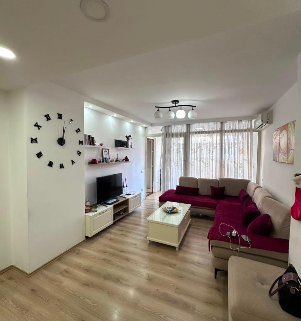 SHITET APARTAMENT 3+1+2 NE ZONEN E ISH RAJONIT, DURRES