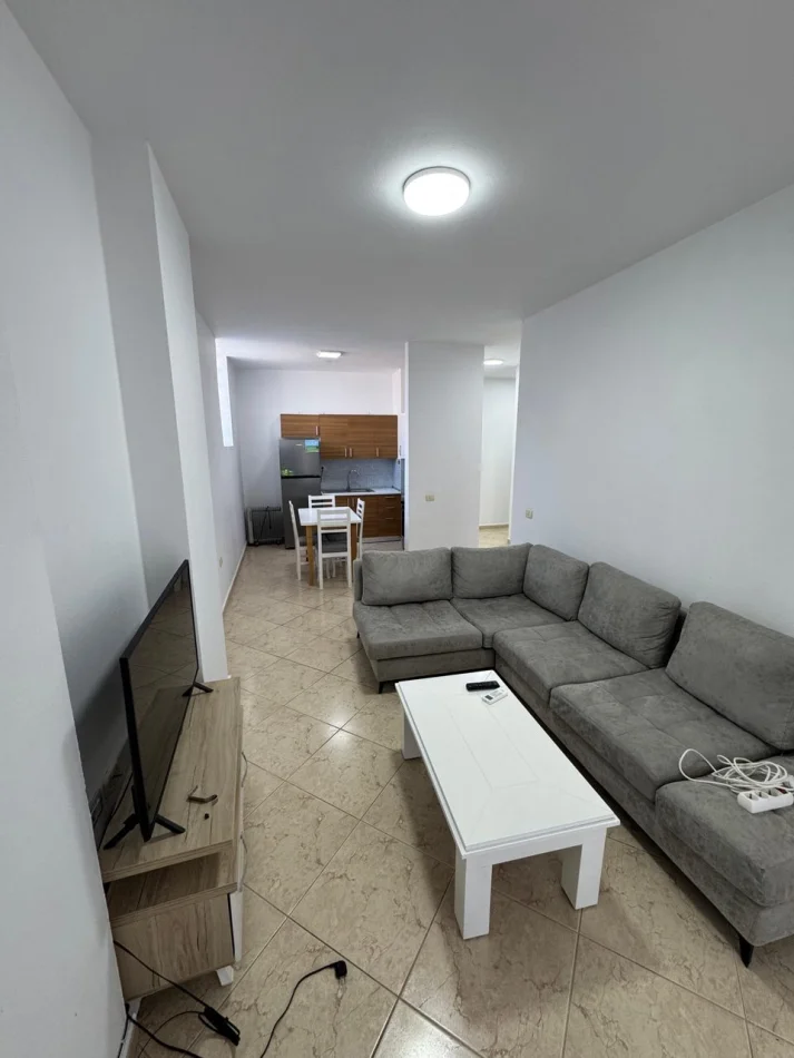 Tirane, jepet me qera apartament 1+1 Kati 3, 65 m² 550 € (Rruga e Elbasanit)