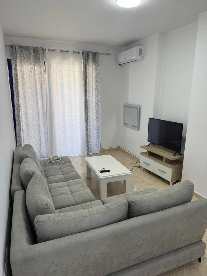 Tirane, affitto appartamento 1+1 Piano 3, 65 m² 550 € (Via Elbasanit)