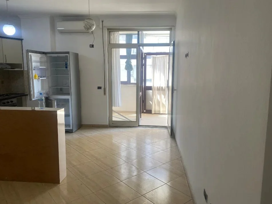 Tirane, jepet me qera apartament 2+1 Kati 3, 92 m² 700 € (Brryli)
