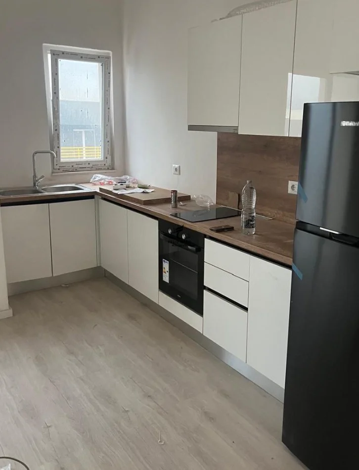 Tirane, affitto appartamento 1+1 Piano 8, 67 m² 700 € (LAPRAKE)