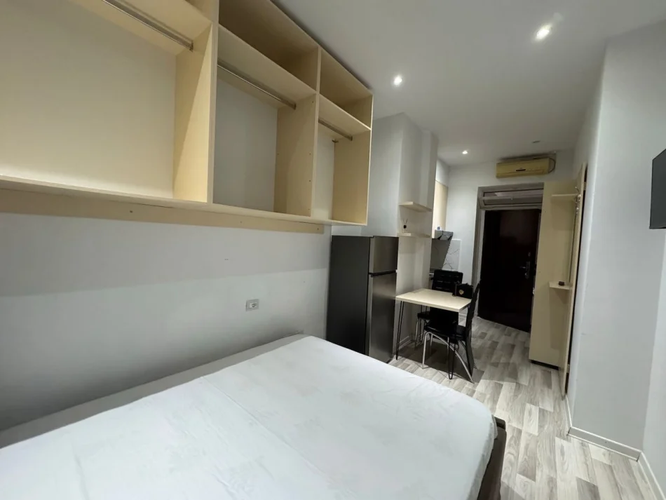Tirana, affitto appartamento 1+1 Piano 0, 45 m² 450 € (Centro – Via delle Barricate)