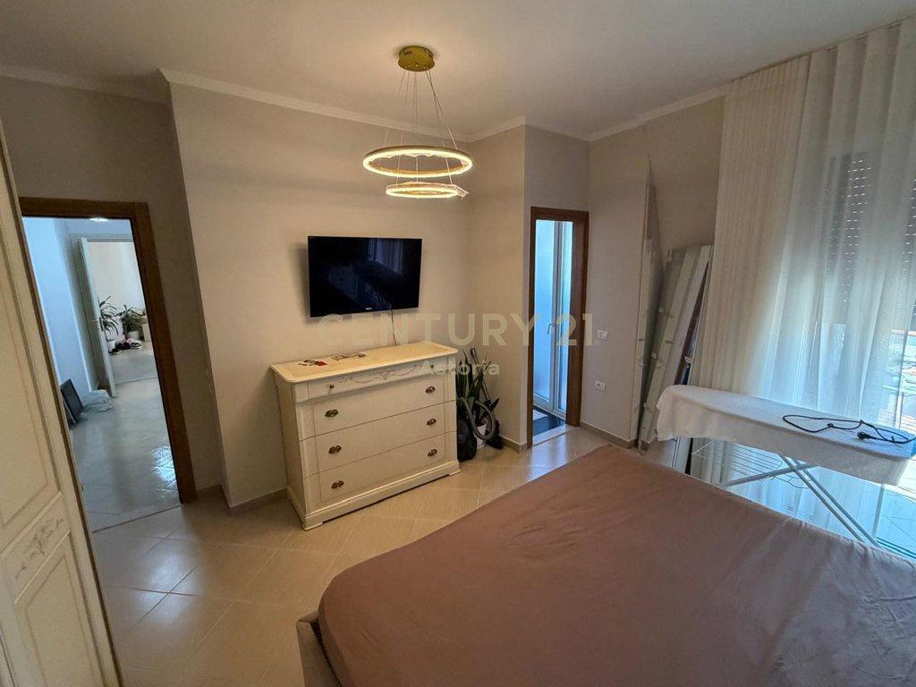 JEPET ME QIRA - APARTAMENT 2+1 Tek 21 Dhjetori, pranë Joena