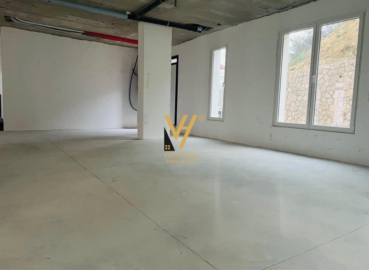 VENDITA ATTIVITÀ COMMERCIALE 300 M2 A SELITE 800.000 EURO