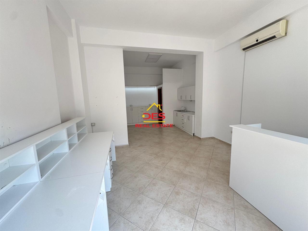 JEPET ME QIRA AMBIENT BIZNESI PRANË PREFEKTURËS SË QARKUT VL