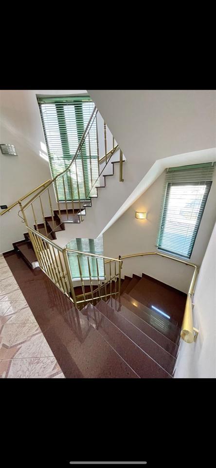 VILE ME QERA 840 M2 RRUGA E DIBRES 5.000 EURO