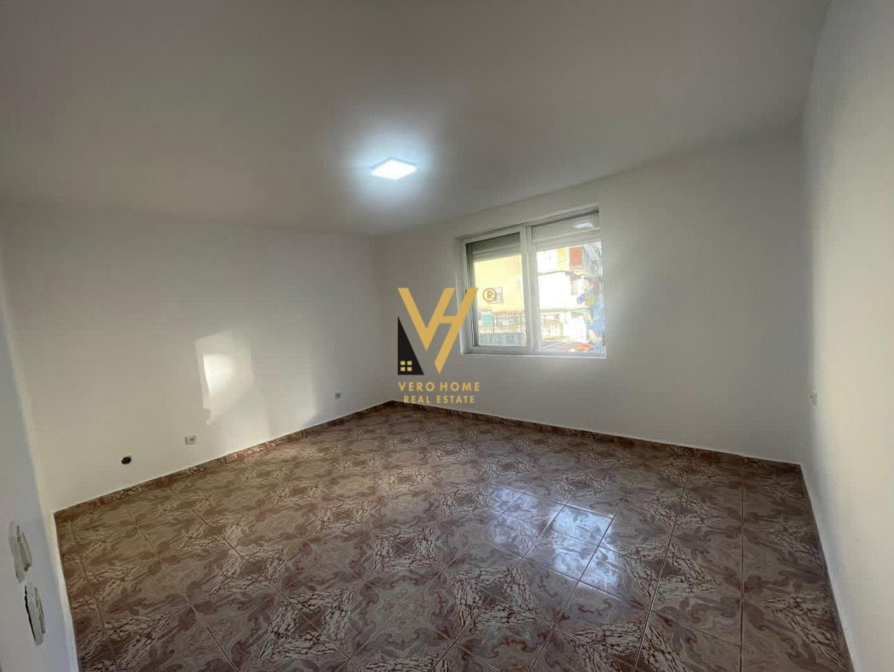 JEPET ZYRE 75 M2 ME QERA TE FERIT XHAJKO 50.000 LEKE