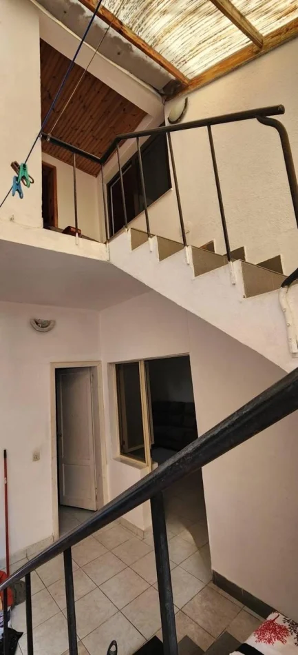 Tirana, affitto appartamento 1+1 Piano 1, 50 m² 250 € (Brryli)