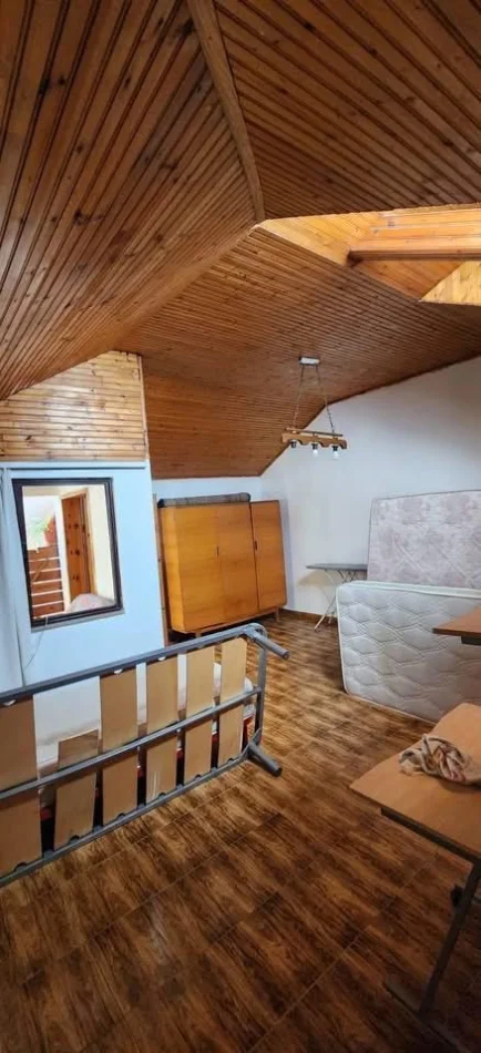 Tirana, affitto appartamento 1+1 Piano 1, 50 m² 250 € (Brryli)