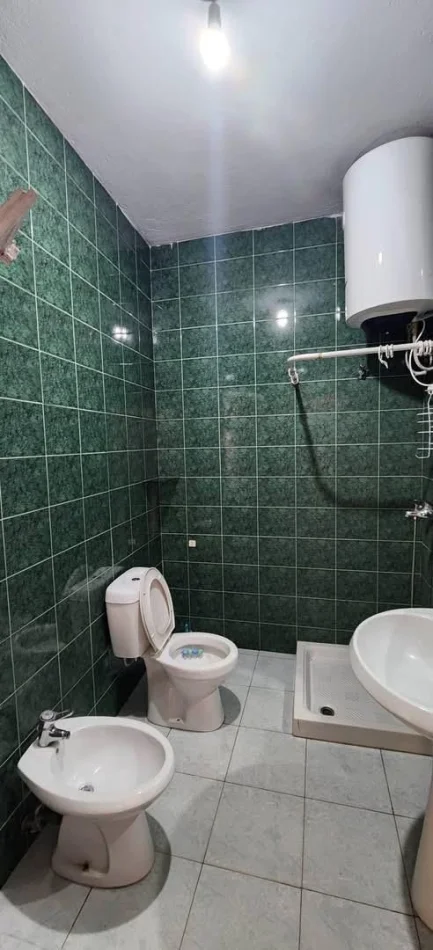 Tirana, affitto appartamento 1+1 Piano 1, 50 m² 250 € (Brryli)