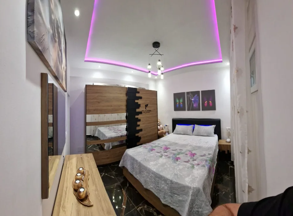 Tirane, vendesi casa Villa su 1 piano, 172 m², 450.000 € (XHAMLLIKU)