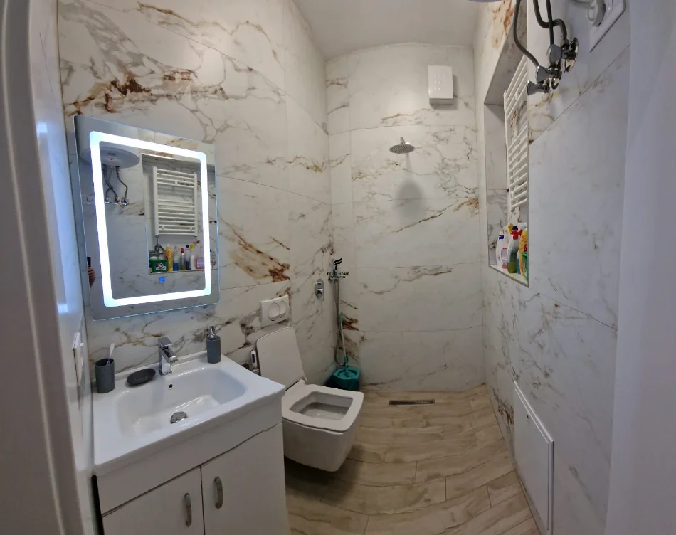 Tirane, vendesi casa Villa su 1 piano, 172 m², 450.000 € (XHAMLLIKU)