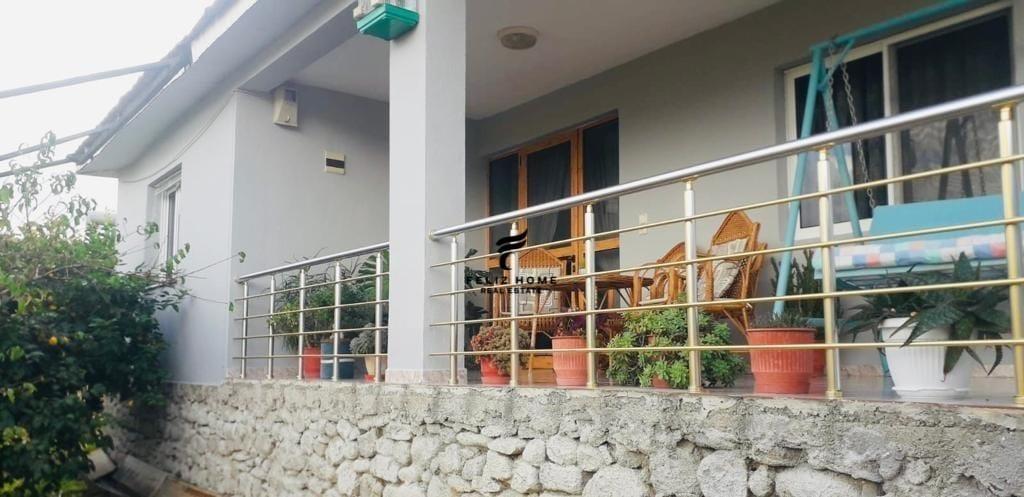 Villa privata in vendita 120 m² a Berzhite a 250.000 euro
