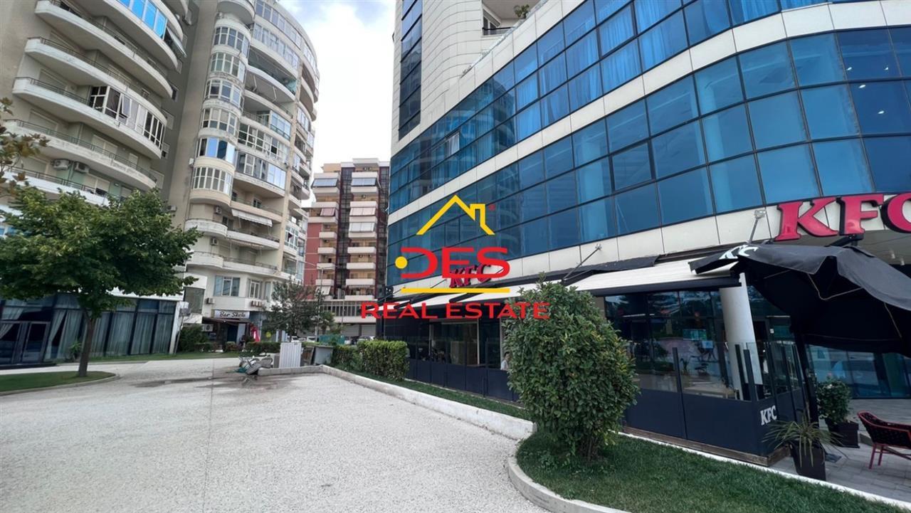 NJËSI SHËRBIMI NË SHITJE OSE QERA TE PIAZZA, VLORË.