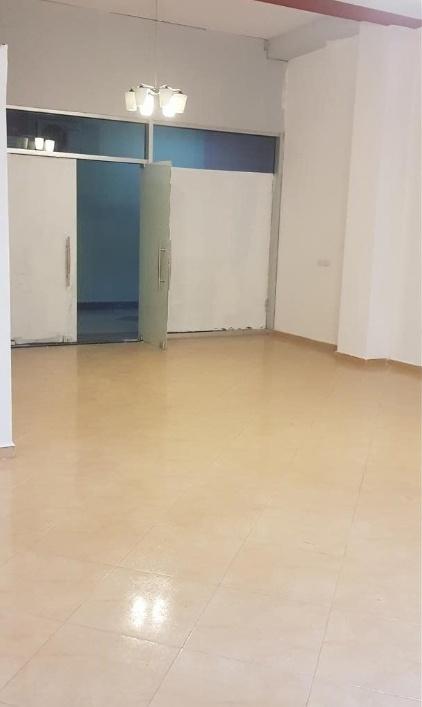 Ambiente commerciale in vendita