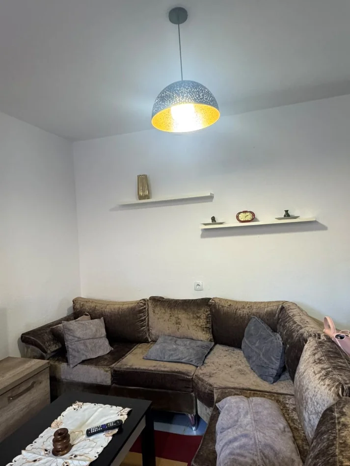 Tirane, jepet me qera apartament 1+1 Kati 2, 60 m² 350 € (Ali Demi)
