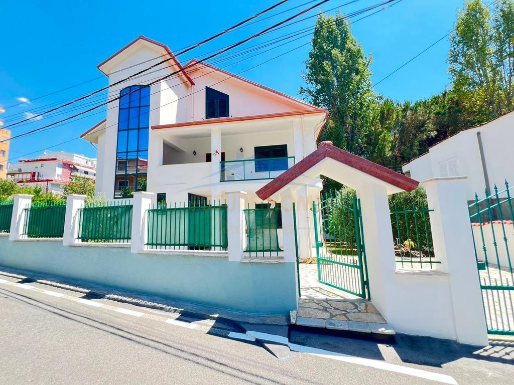 0683487469 Shitet, Shtëpi Private 3-Katëshe, Fresku