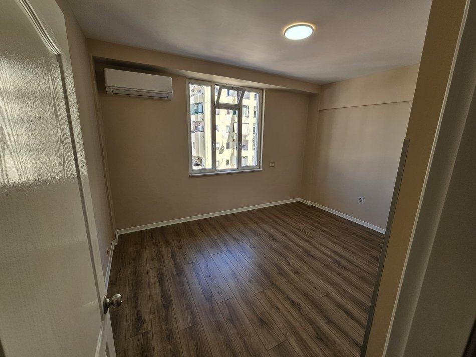 ZYRE ME QERA 130 M2 QENDER 1.300 EURO