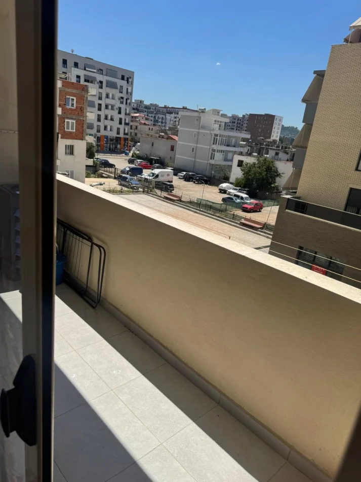 Tirane, affitto appartamento 2+1 Piano 2, 110 m² 470 € (Astir)