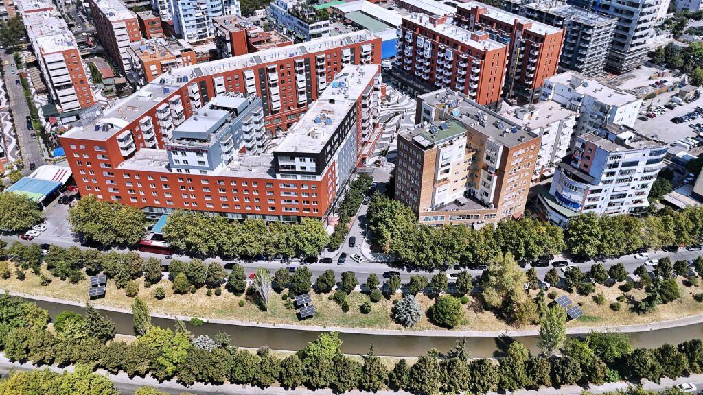 🏢 Ambient Biznesi Open Space me Qira në Kompleksin Delijorg