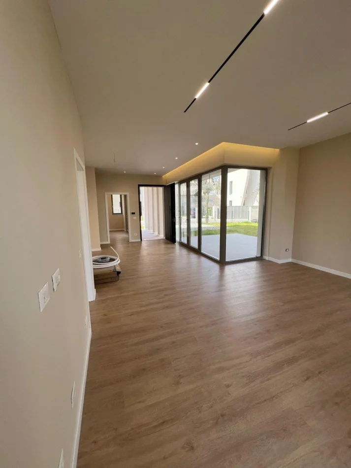 Tirane, Apartment 2+1 for Rent, First Floor, 440 m², €2200 (Green Valley)