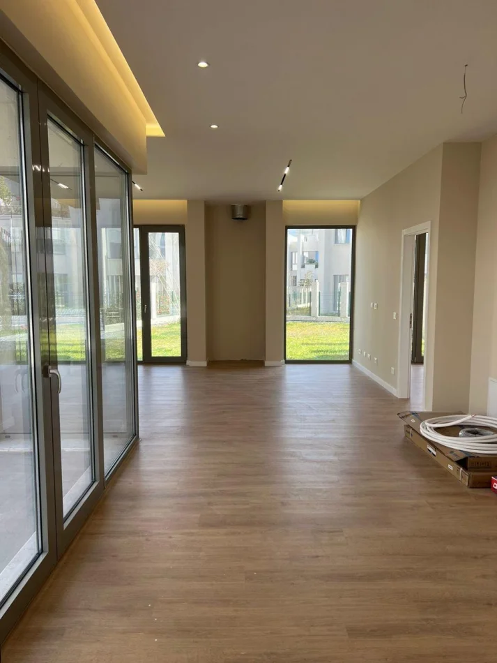 Tirane, Apartment 2+1 for Rent, First Floor, 440 m², €2200 (Green Valley)