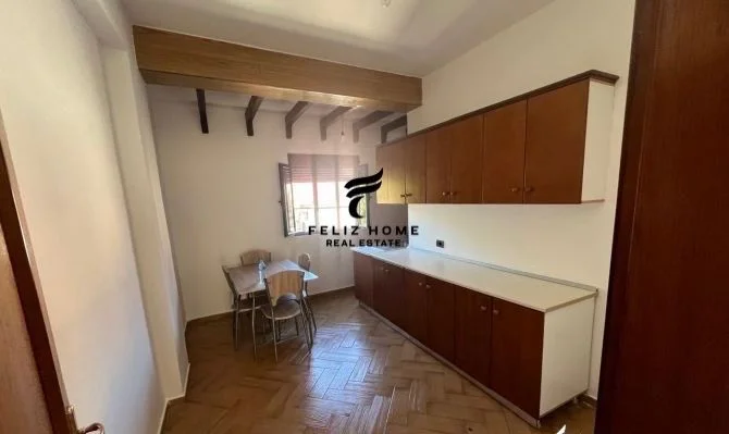 Tirana, 3+1 Apartment for Sale, 3rd Floor, 146 m², €210,000 (GERMAN VILLA)