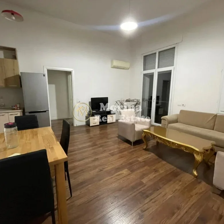 Tirane, affitto appartamento 2+1 Piano 6, 140 m² 1.000 € (Ring Center, Zogu Zi)