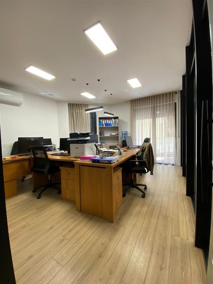 ZYRE ME QERA 320 M2 BULEVARDI ZOGU I PARE 4.200 EURO