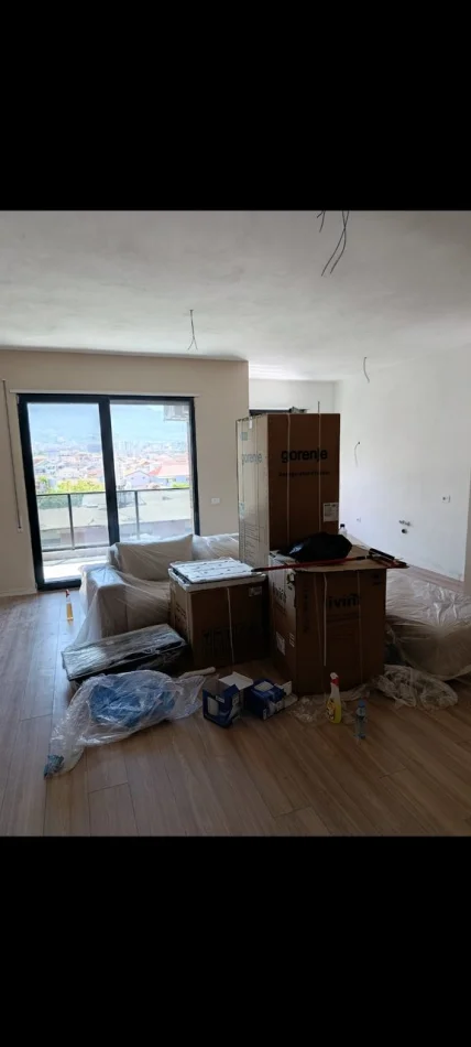 Tirane, Apartment 2+1 for Rent, 3rd Floor, 110 m², €600 (Rruga 5 Maji)