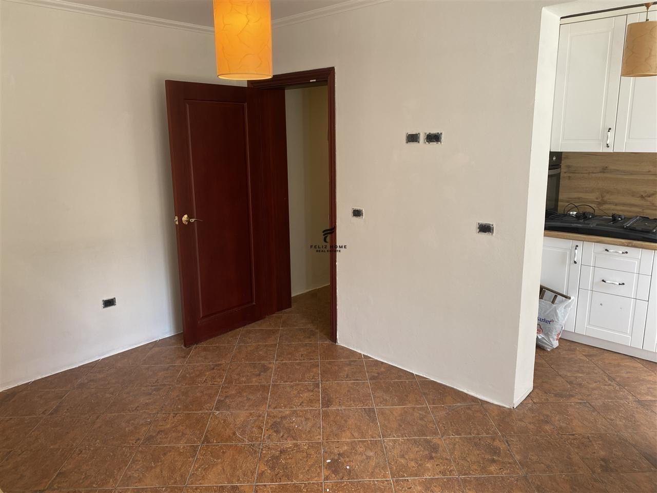 FOR RENT ROOM 50 m2 BLOCK 650 EURO