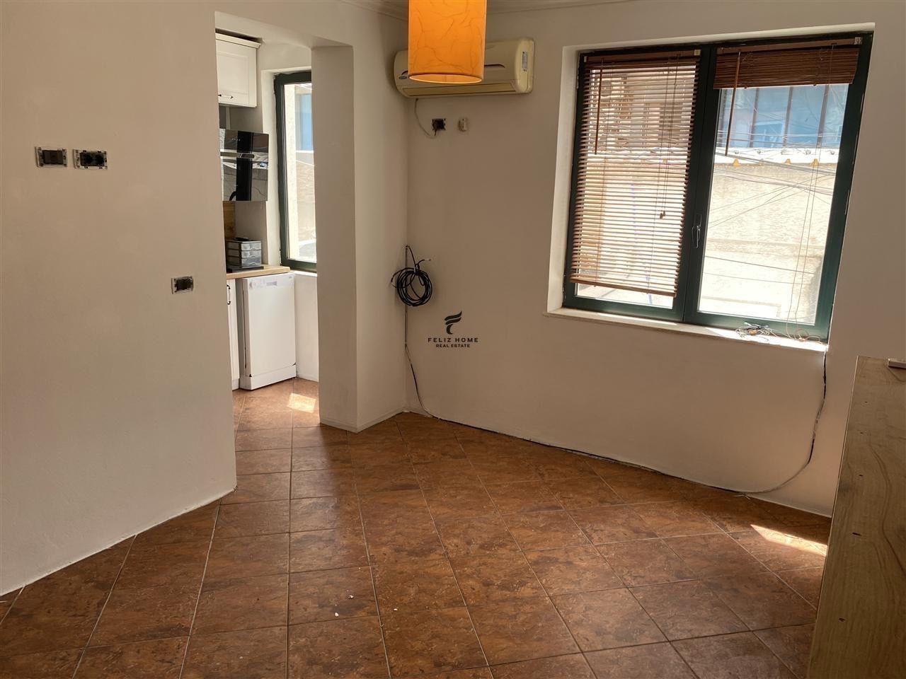 FOR RENT ROOM 50 m2 BLOCK 650 EURO