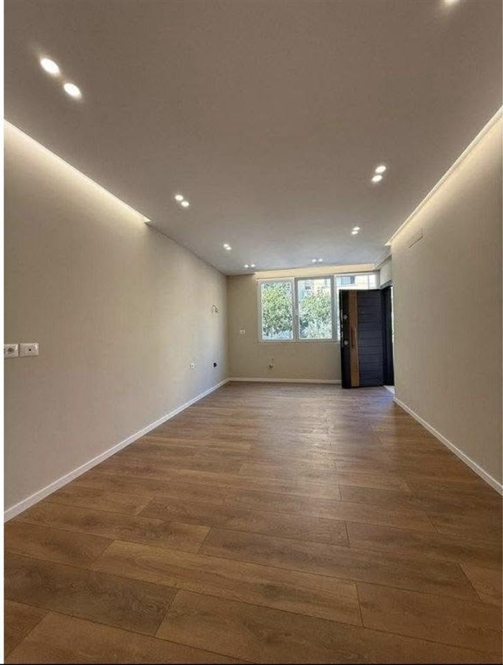 ZYRE ME QERA 45 M2 RRUGA E ELBASANIT 650 EURO