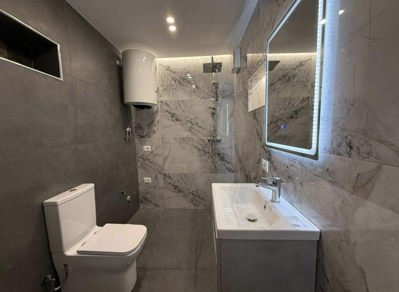 Zyra con piano terra di 45 m2 in Via Elbasanit - 650 euro