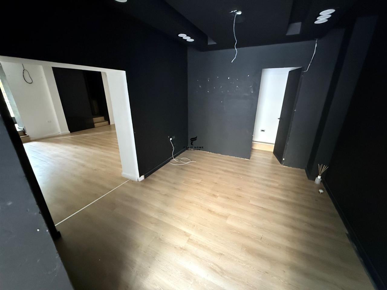 Shop for Sale 100 m2 Building Block 2000 Euro