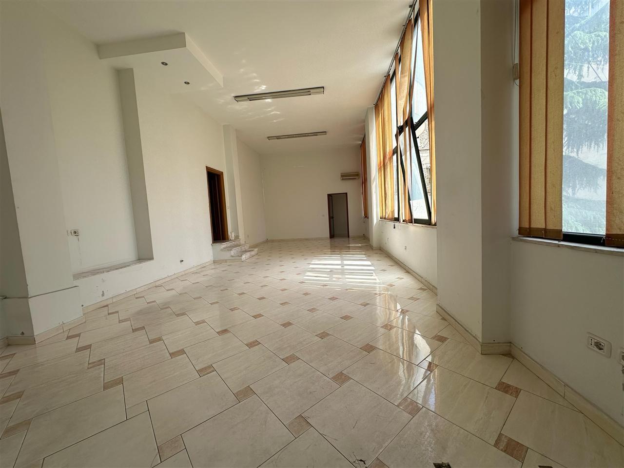 RENTAL STORE WITH 230 M2, PRIME LOCATION, 1,900 EURO