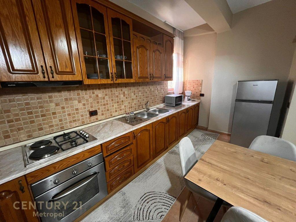 Shtëpi private 2+1 dhe 2 Poste Parkimi tek Vilat Gjermane