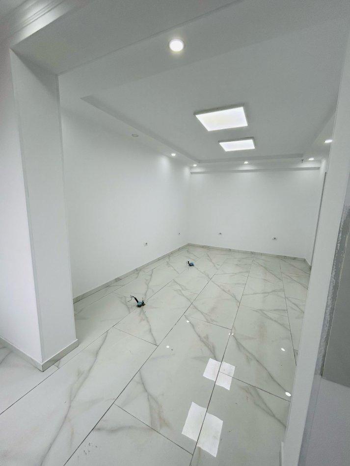 Zyra me qira 60 m2 Rruga e Dibrës 700 euro