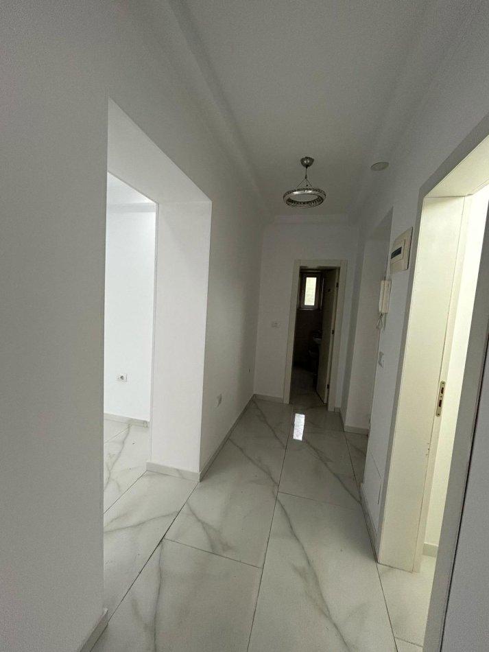 Zyra me qira 60 m2 Rruga e Dibrës 700 euro