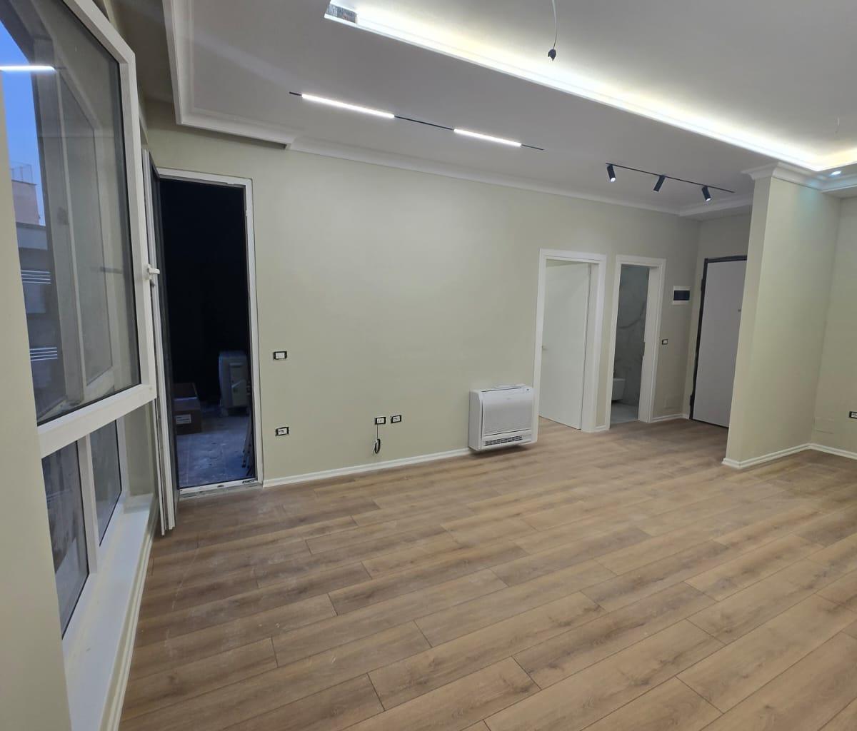 Affitto locale commerciale al piano terra, Comune di Parisit