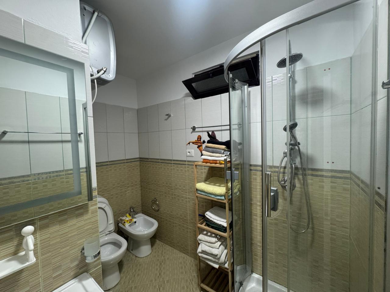 APPARTAMENTO IN AFFITTO 3+1+2 BLV.BAJRAM CURRI 1.000 EURO