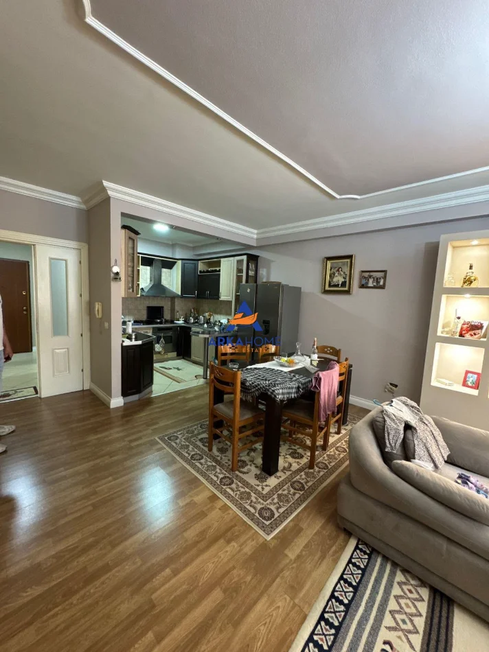 Tirane, shitet apartament 3+1+Ballkon Kati 6, 161 m² 215.000 €