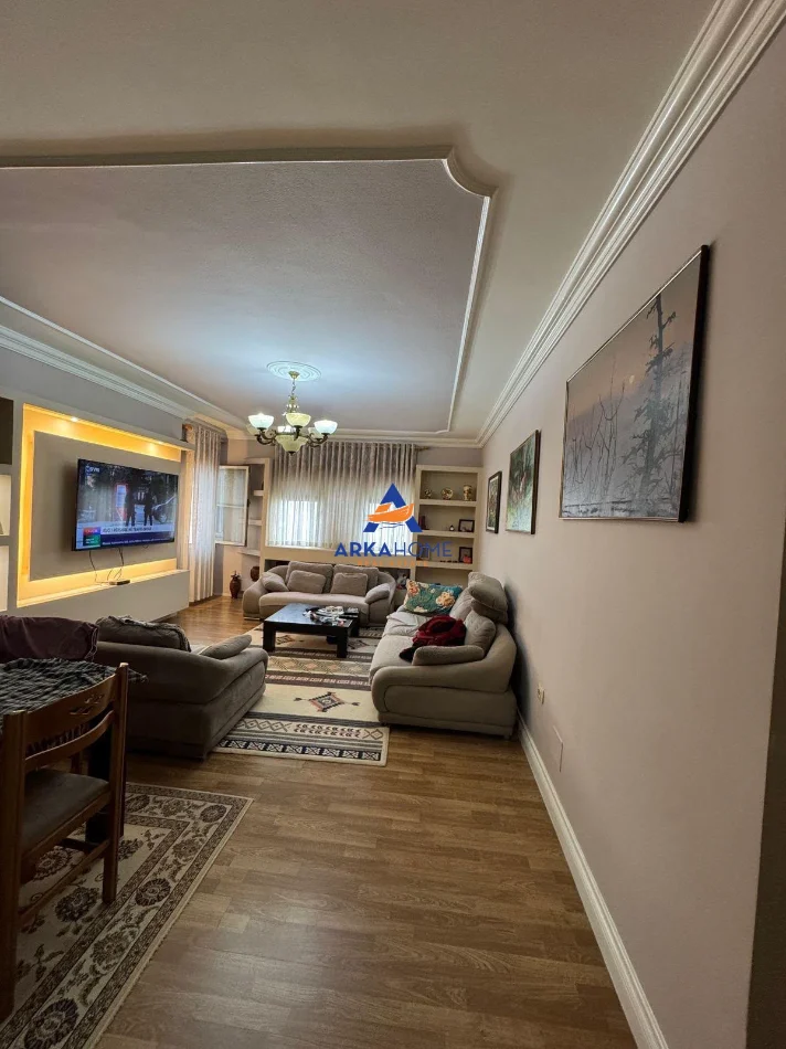 Tirane, shitet apartament 3+1+Ballkon Kati 6, 161 m² 215.000 €